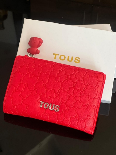 Imagen de BILLETERA DAMA TOUS ROJA CON DISEÑO
